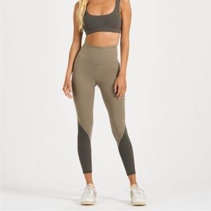 NWOT Vuori colorblock studio legging